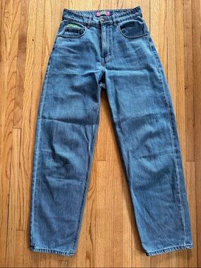 Empyre “Tori” Relaxed Jeans in Faded Blue | 6 (32” inseam)